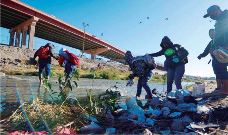 EU seguirá expulsando migrantes con o sin Título 42