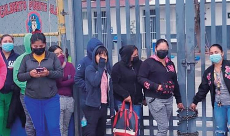 Dejan plantadas a madres de familia