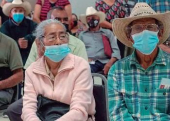 Después de un año siguen abuelitos sin pensión