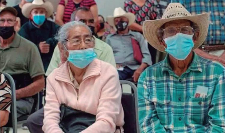 Después de un año siguen abuelitos sin pensión