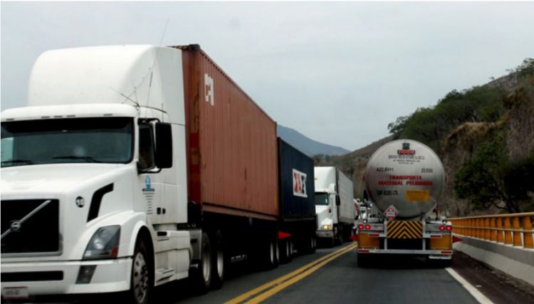 Transportan la muerte en carreteras