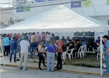 300 PESOS Cobran por hacer fila en la Oficina Fiscal de Altamira