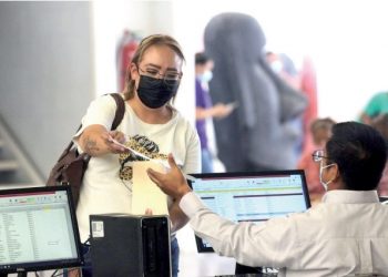 ENERO 9 Entregarán tarjetas bancarias de la beca UNE