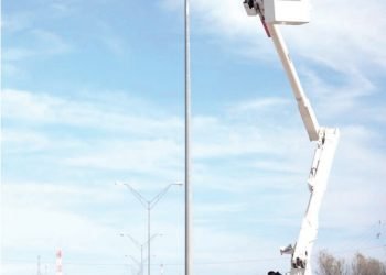 Instala municipio LUCES LED EN LA carretera nacional