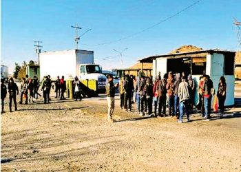 SON 43 HOMBRES Y 14 MUJERES Rescatan a 57 niños guatemaltecos