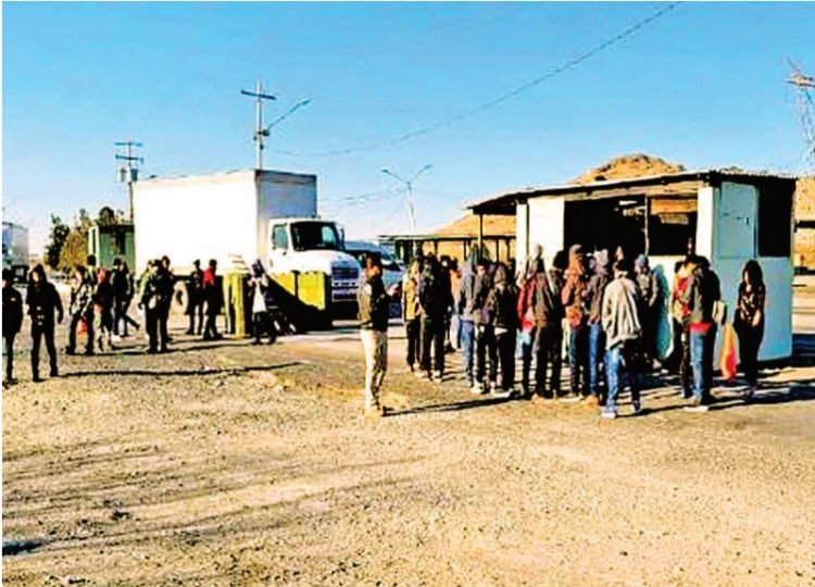 SON 43 HOMBRES Y 14 MUJERES Rescatan a 57 niños guatemaltecos