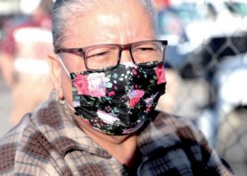 Aprovechan oportunidad de vacunarse contra covid-19