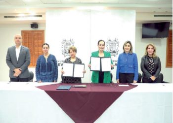 Firman convenio gobierno municipal y Colegio de Notarios            