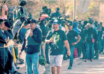 Empiezan a cruzar migrantes a EU