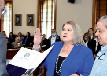 Llega a su quinto mandato la comisionada “Wawi” Tijerina