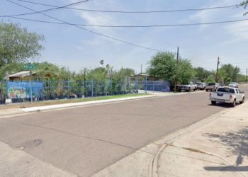 Balean a joven en su casa