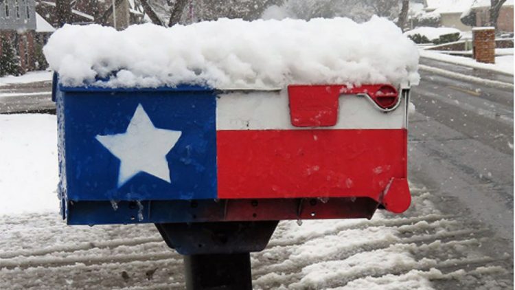 Tormenta invernal cubre de nieve a Texas