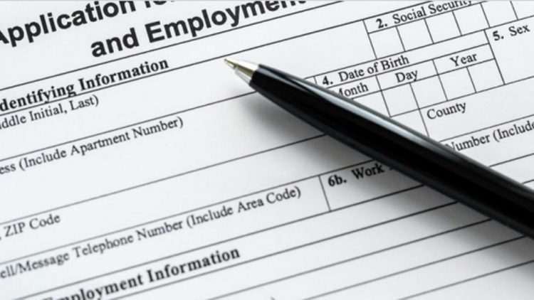 Anuncian cientos de despidos masivos