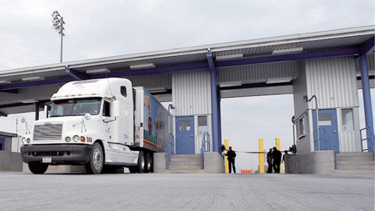 Impiden que cruce cuantioso cargamento de droga