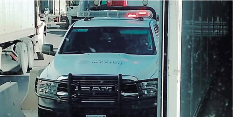 Traileros culpan a oficial de provocar choque