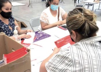 DE LA MUNICIPAL UNA NUEVA ERA Entregarán tarjetas de becas