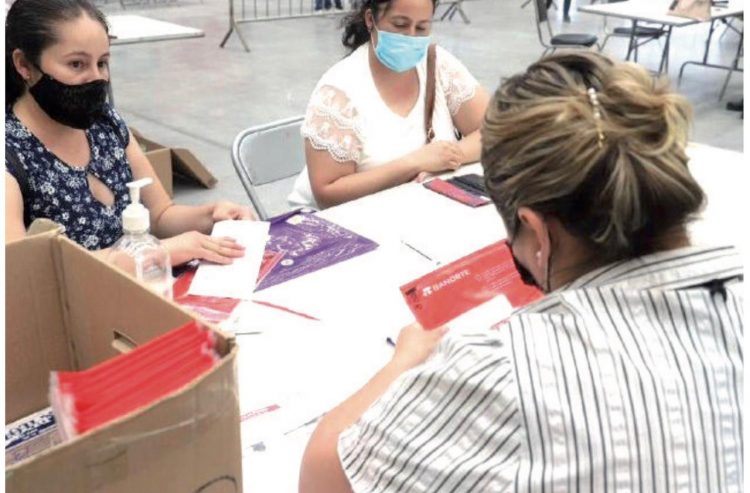 DE LA MUNICIPAL UNA NUEVA ERA Entregarán tarjetas de becas