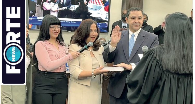 Congresista Cuellar rinde juramento por décimo período