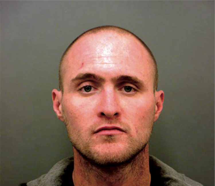 Encañona a migrantes “por Estados Unidos de América”