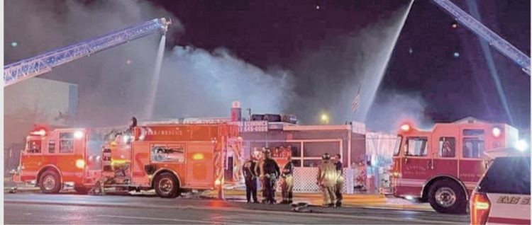 Pudo haber sido intencional el incendio al negocio del activista político, anoche