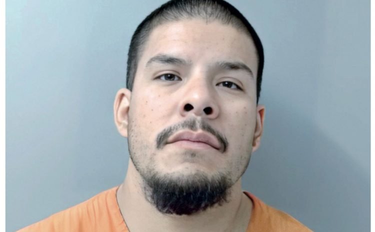 Envió 50 mensajes y llamó 30 veces a una menor