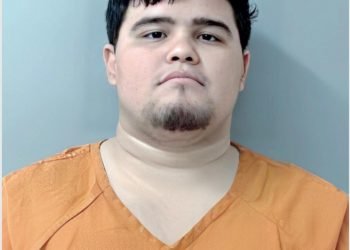 Abusa físicamente de su hija dándole de chanclazos