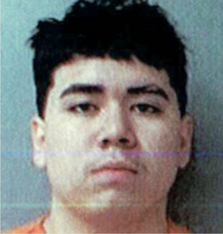 Menor tirotea una casa y luego a un adolescente