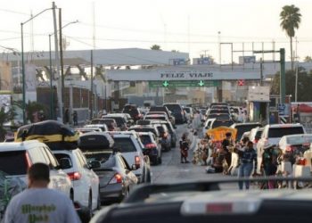 Retornan últimos paisanos por Nuevo Laredo