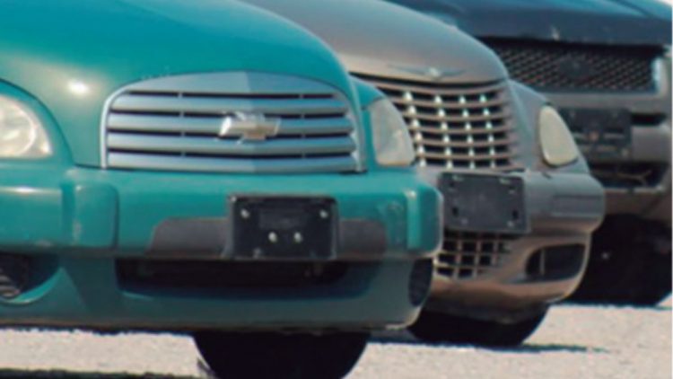 Fiscal solo entregará placas a dueños de vehículos ligeros