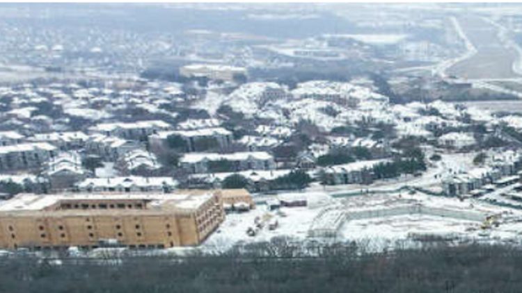 Muertes y más de 1,500 vuelos cancelados en Texas