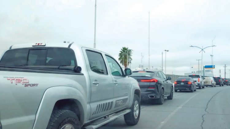 Por demoras, usuarios bautizan “Lentri” al carril Sentri