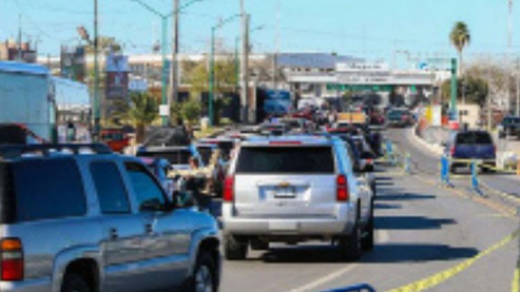 Deshabilitan carril para locales en Puente Dos