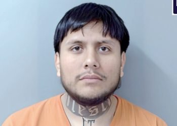 Acusa a su ex de engañarlo y la amenaza con cortarle el cuello