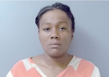 Amenaza con tirotear a clientes de HEB