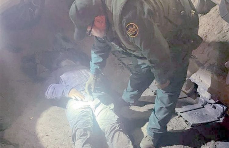 Rescatan a otros dos varados por el frío              