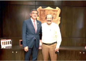 RECIBE EL GOBERNADOR A ARNULFO Rodríguez, líder de la sección 30 del SNTE