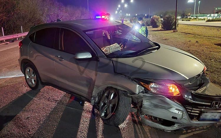 Sobrevive a volcadura y escapa en Bulevar Colosio