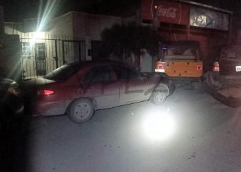 Ebrio impacta camión de volteo contra cuatro vehículos en Lomas del Poniente