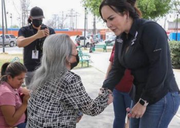 Acerca Carmen Lilia vacunación contra el covid a la población