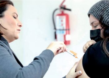 HOY EN CLÍNICA UNE Vacunarán contra Covid en Palmares