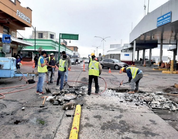 INICIAN CON EL ADOQUINADO  Avanza transformación de acceso al Puente 1