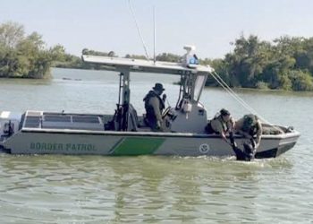 Rescatan a migrante que se ahogaba en el Bravo
