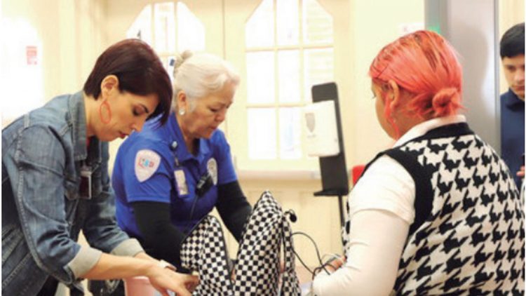Colocan detector de metales en escuelas
