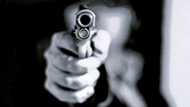 Contrata a un asesino y resulta ser agente encubierto