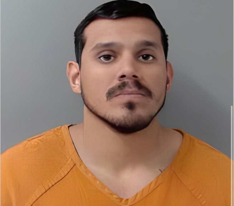 Maestro de United sostenía comunicación con otras estudiantes