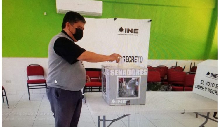 Obispo participa y vota como ciudadano