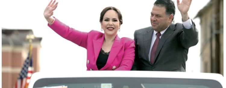 Alcaldesa representa a Nuevo Laredo en desfile