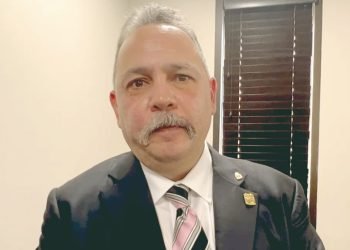 Presentan a nuevo jefe de la policía a los altos mandos de LPD