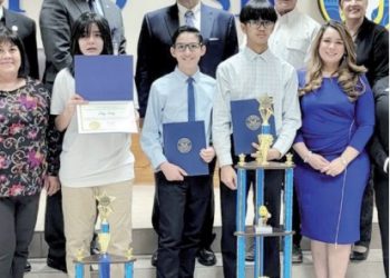 Reconocen a 3 estudiantes campeones en ortografía