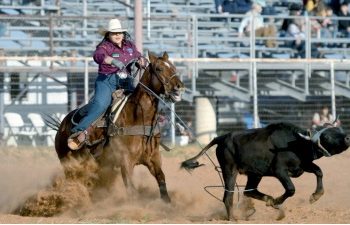 Alumna de Martin High, reina binacional del rodeo